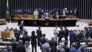 Transição gradual para o fim da desoneração da folha de pagamento em 17 setores da economia até 2027.
