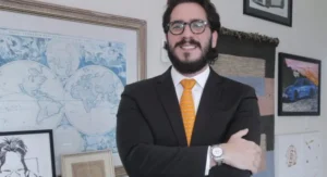 Imagem de João Pedro Brandão, CEO da Prime Plus que conquista novos contratos e reforça liderança no setor de transporte.
