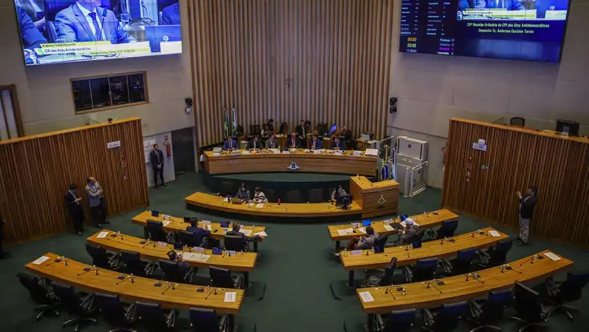 Projeto de Lei eleva para R$ 46 mil o salário dos procuradores da CLDF e é alvo de críticas