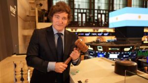 Rejeição ao governo Javier Milei ultrapassa os 50% pela primeira vez