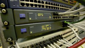 Abrint diz que provedores de internet não foram notificados pela Anatel para desbloquear o X