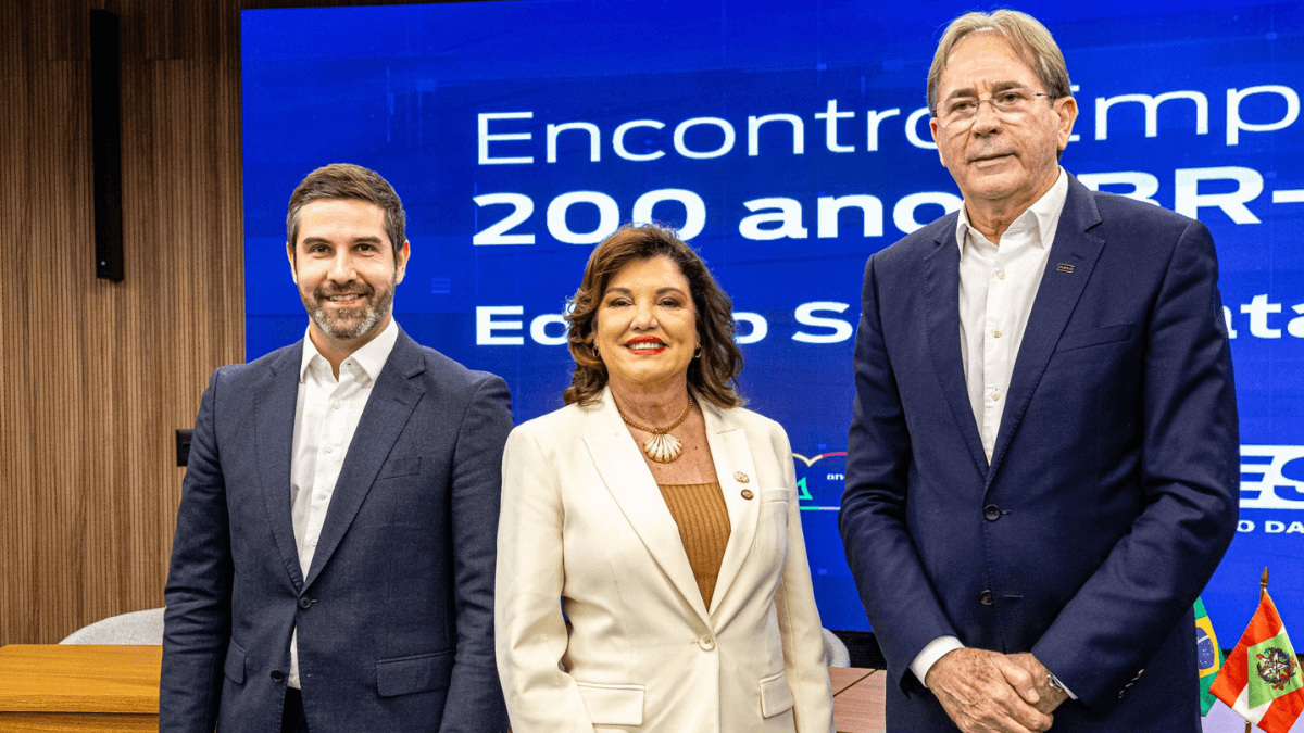 Na inauguração da Amcham Brasil em Florianópolis, Abrão M. Arabe Neto, CEO da Amcham; Vice-governadora Marilisa Boehm; e Mario Cezar de Aguiar, Presidente da FIESC.