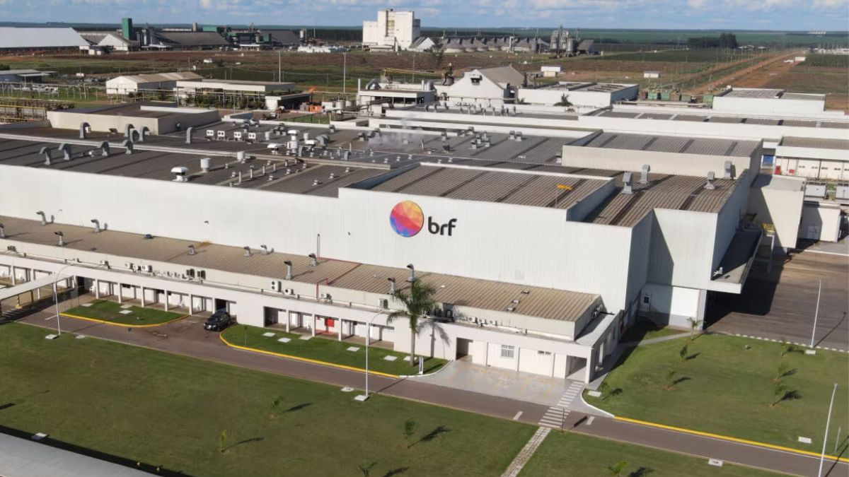 Imagem da uma fabrica da BRF para representar a matéria jornalística sobre a compra no Oriente Médio e sobre a halal.