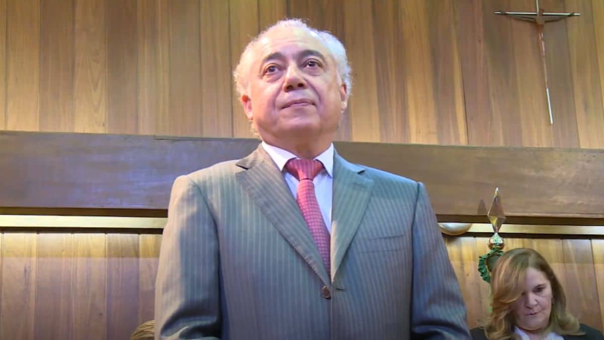 Imagem de Mário Araripe, o homem mais rico do nordeste para representar a matéria jornalística sobre os maiores bilionários do nordeste em 2024.