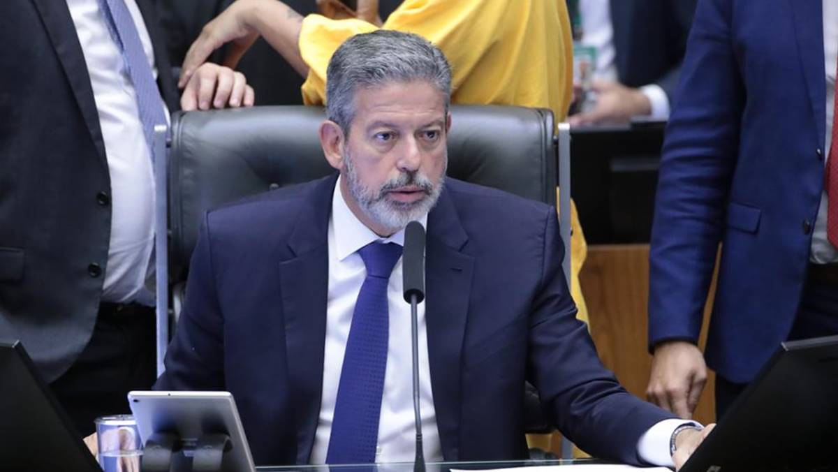 Câmara rejeita proposta de imposto sobre grandes fortunas, mas aprova regulamentação da reforma tributária
