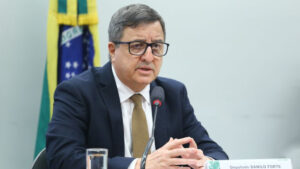 Deputado Danilo Forte no plenário das comissões na Câmara Federal.