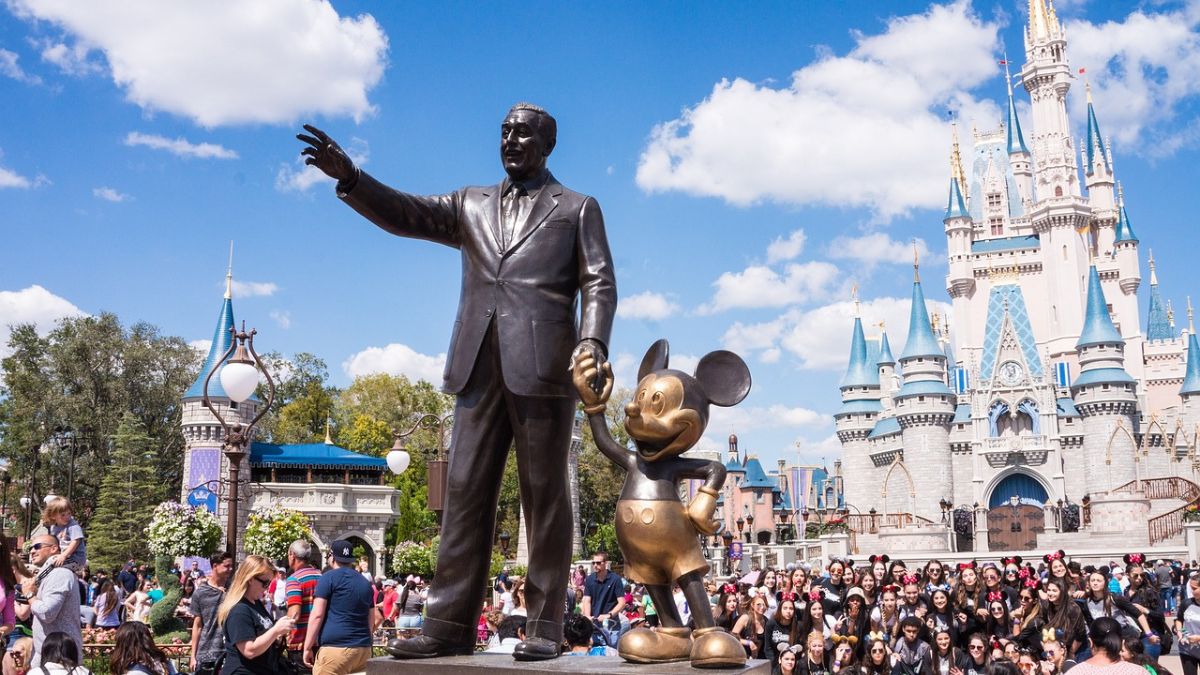 Imagem do parque da Disney, para presentar o novo presidente da Disney e as ações da empresa