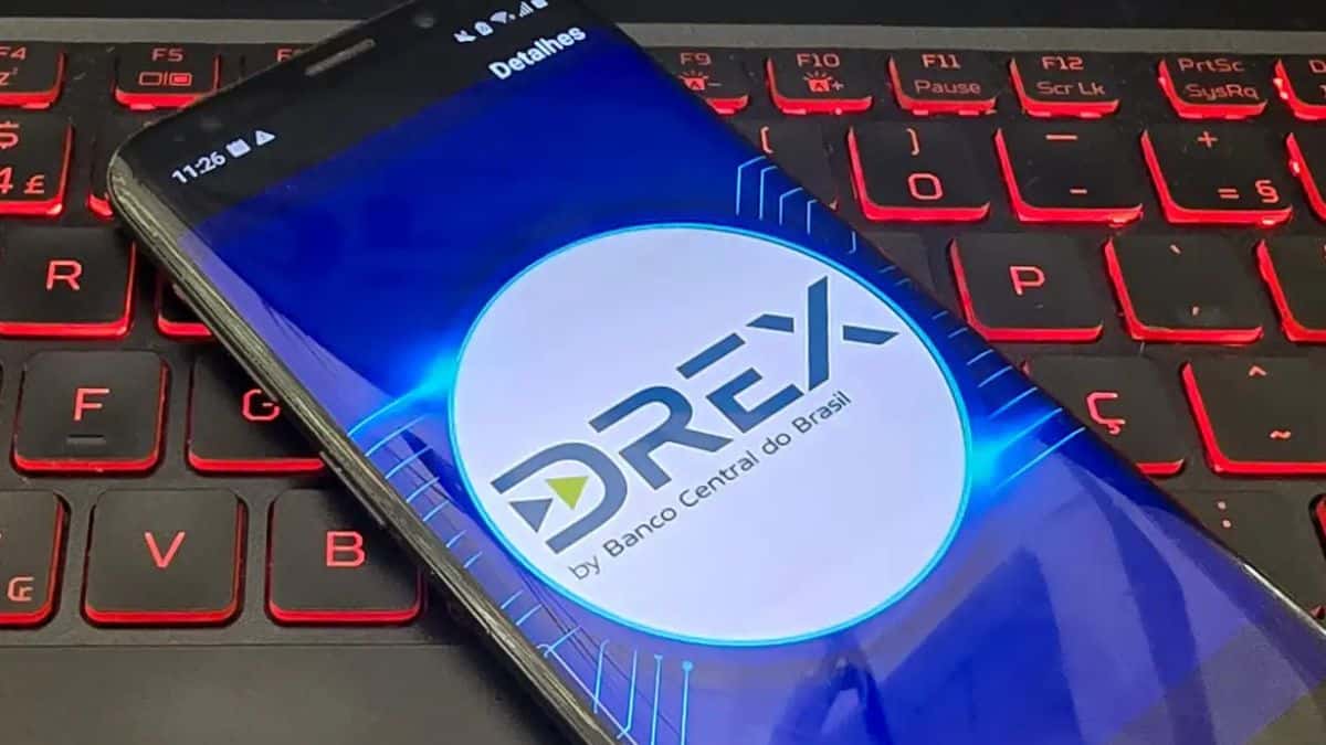Imagem de um celular com aplicativa da Drex do Banco Central do Brasil