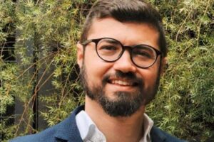 Eduardo Gonçalves Costa Amaral, servidor do Banco Central, foi multado por pesca irregular de tubarão