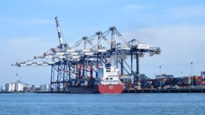 Imagem de um porto para ilustrar a matéria sobre o apoio a exportação
