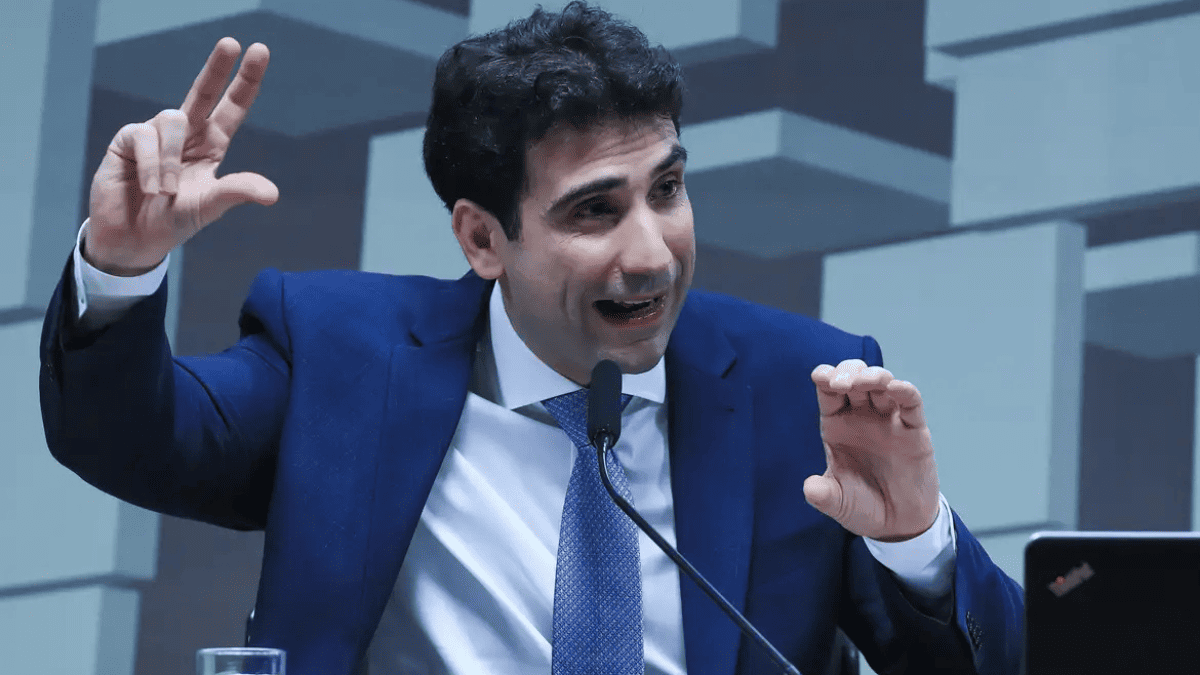 Gabriel Galípolo durante sabatina no Senado Federal
