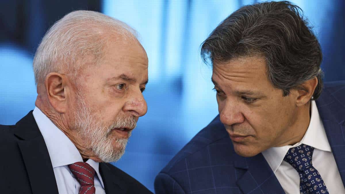 Governo federal estuda criação de imposto sobre milionários. A ideia é utilizar o valor arrecadado para compensar uma isenção no imposto de renda para ganhos de até R$ 5 mil