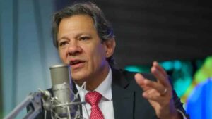 Haddad admite que governo pode rever projeção do PIB para 2024