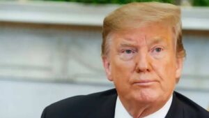 Imagem do rosto de Donald Trump, ex-presidente dos EUA e favorito para vencer as próximas eleições, o que tem provocado a alta do dólar no Brasil