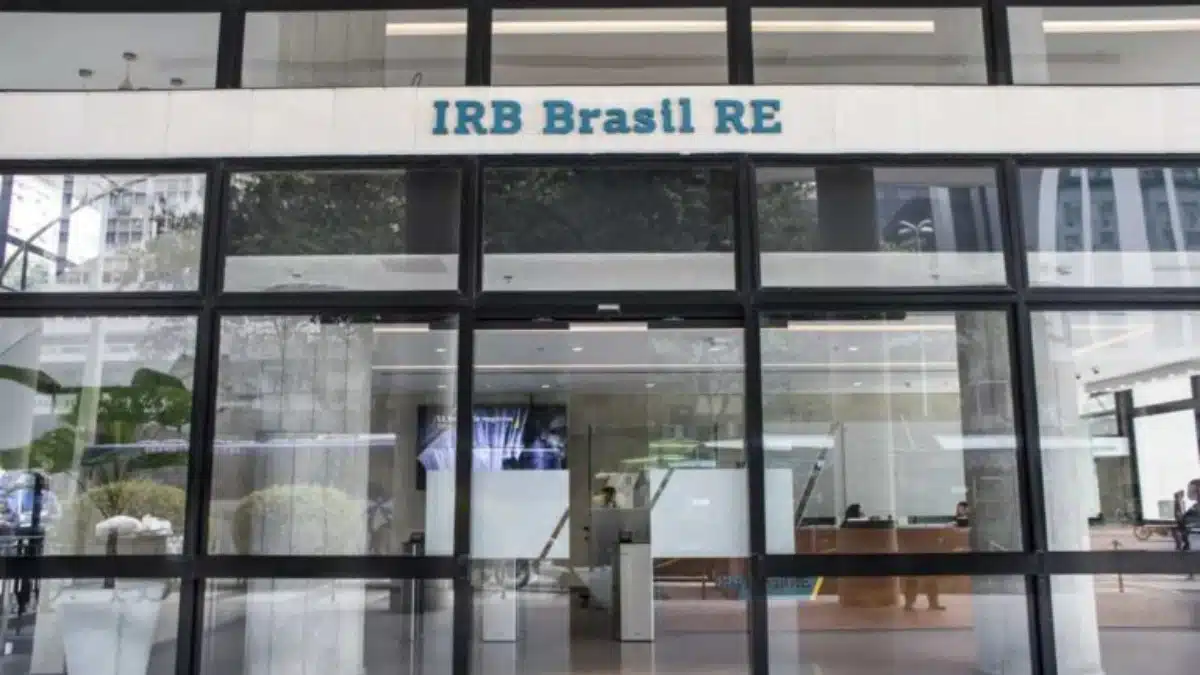 Imagem da entrada da sede da IRB Brasil RE