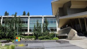 Imagem da fachada da Microsoft para ilustrar a matéria jornalística sobre o lucro financeiro da Microsoft.