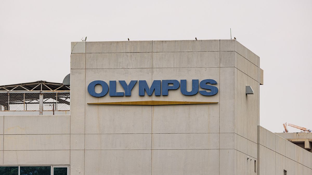 Imagem da fachada da Olympus para representar e ilustrar a matéria sobre a demissão do CEO da empresa por compra de drogas.