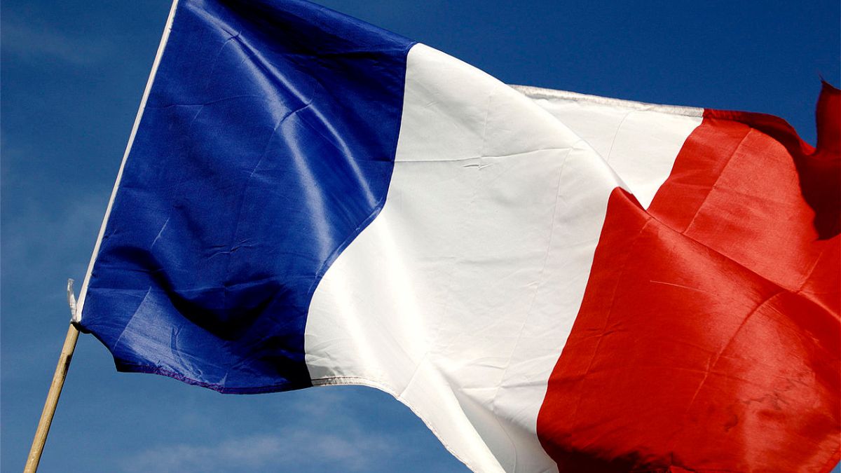 Imagem da bandeira da França para ilustrar a matéria jornalística sobre o crescimento do PIB da França