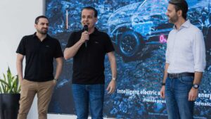 Registro de Rodrigo Ventura, Leonardo Dall’Olio e Alexandre Baldy na abertura do evento de lançamento da picape super-híbrida BYD Shark.