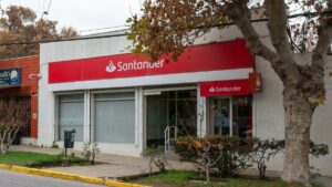 O Santander registrou lucro de R$ 3,855 bi no 4º trimestre de 2024, alta de 74,9% impulsionada por maior arrecadação e controle de despesas.