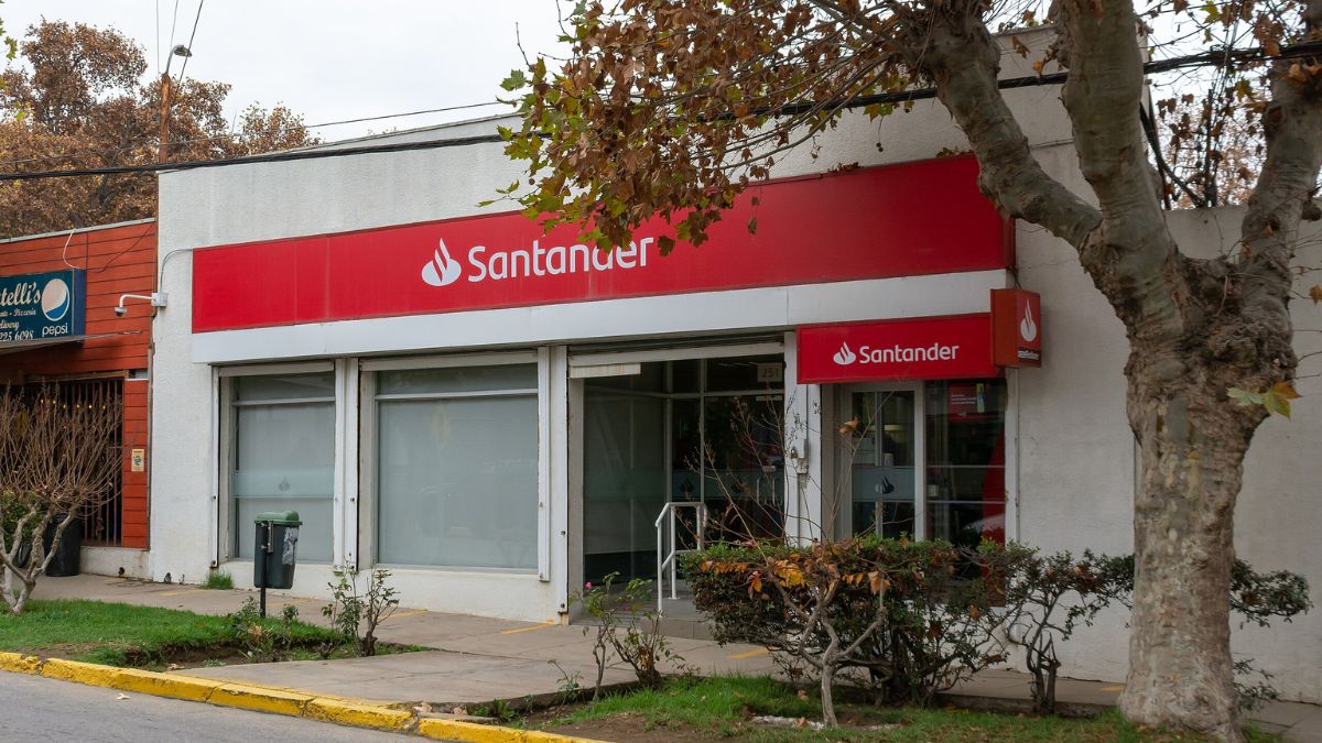 O Santander registrou lucro de R$ 3,855 bi no 4º trimestre de 2024, alta de 74,9% impulsionada por maior arrecadação e controle de despesas.