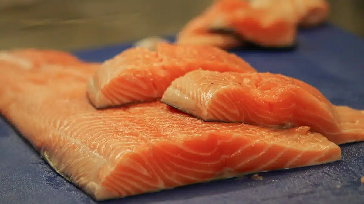 Estudo do setor de pescados aponta que 50% do consumo de salmão ocorre em casa.