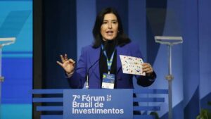 Simone Tebet volta a defender corte de gastos públicos durante evento sobre investimentos em São Paulo