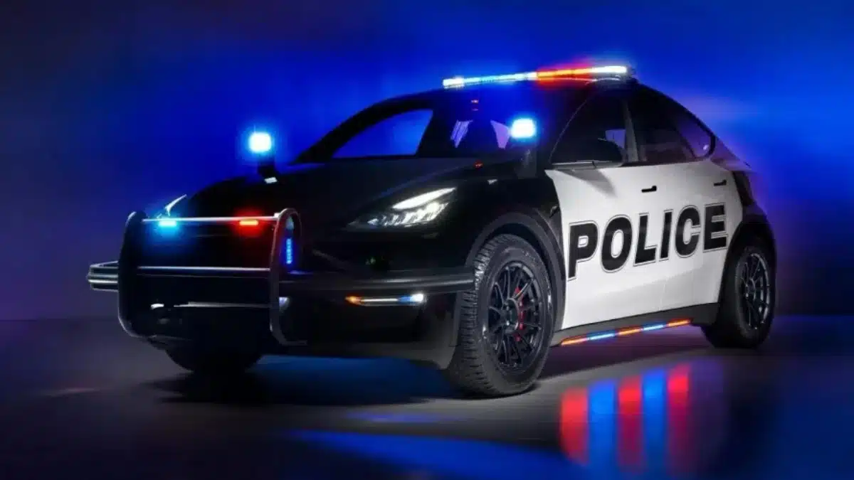 Tesla Model Y como viatura policial