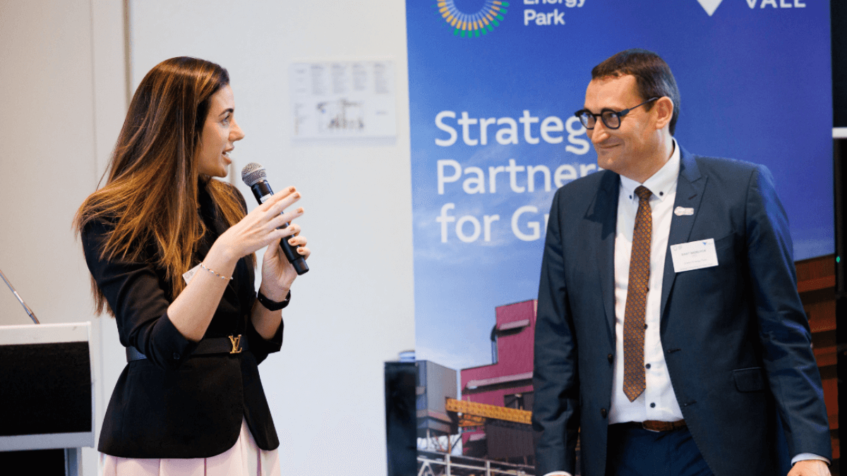 Foto de Ludmila Nascimento, Diretora de Energia e Descarbonização da Vale, e Bart Biebuyck, CEO da GEP, no eveto de divulgação da parceria.