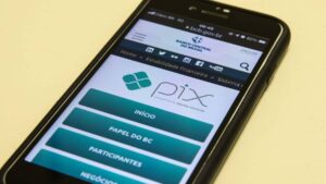 A partir desta segunda, o Banco Central autoriza o pagamento de boletos com Pix. O Bolepix promete rapidez e segurança com QR Code.