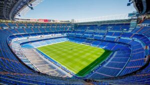Vista do estádio Santiago Bernabéu, do Real Madrid. Time no qual joga Vini Jr, um dos jogadores de futebol mais bem pagos do mundo