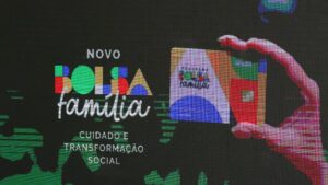 Bolsa Família: Comissão adia debate sobre o 13º do benefício