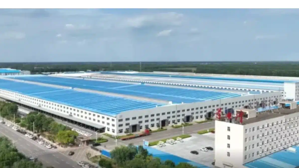Imagem da fábrica Jing Jin, localizada em Nova Lima, Minas Gerais, que produz equipamentos para tratamento de lodos sanitários.
