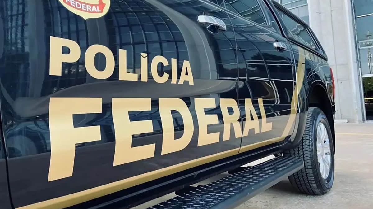 Cigarros falsificados: PF desarticula esquema bilionário
