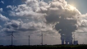 Descarbonização global lenta atrasa meta de emissões até 2050