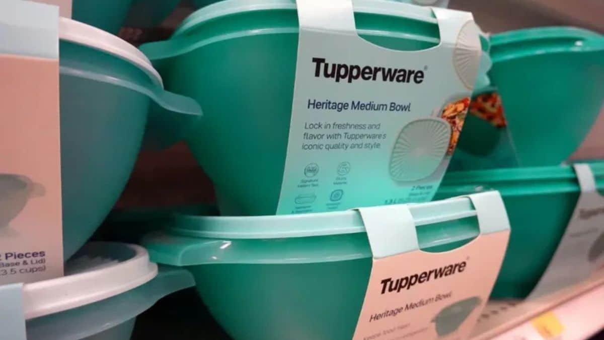 Imagem de potes da marca Tupperware.