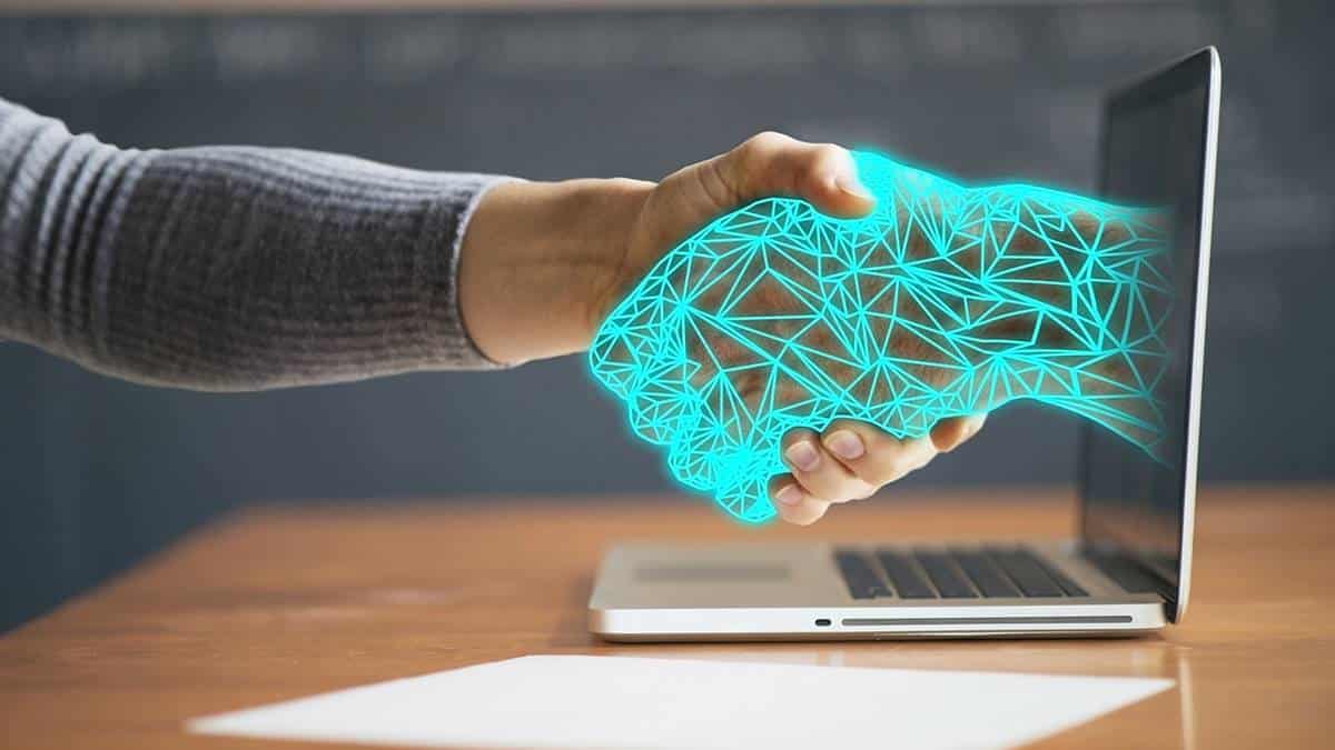 A imagem remete a uma mão real do lado esquerdo apertando uma mão fictícia do lado direito. A montagem remete alusão a novas tecnologias, uma vez que o BNDES vem liberando crédito para projetos de inovação.