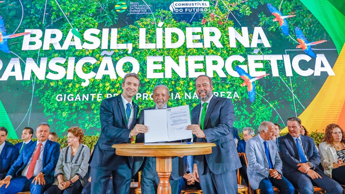 Lei do combustível do futuro é sancionada com vetos do presidente