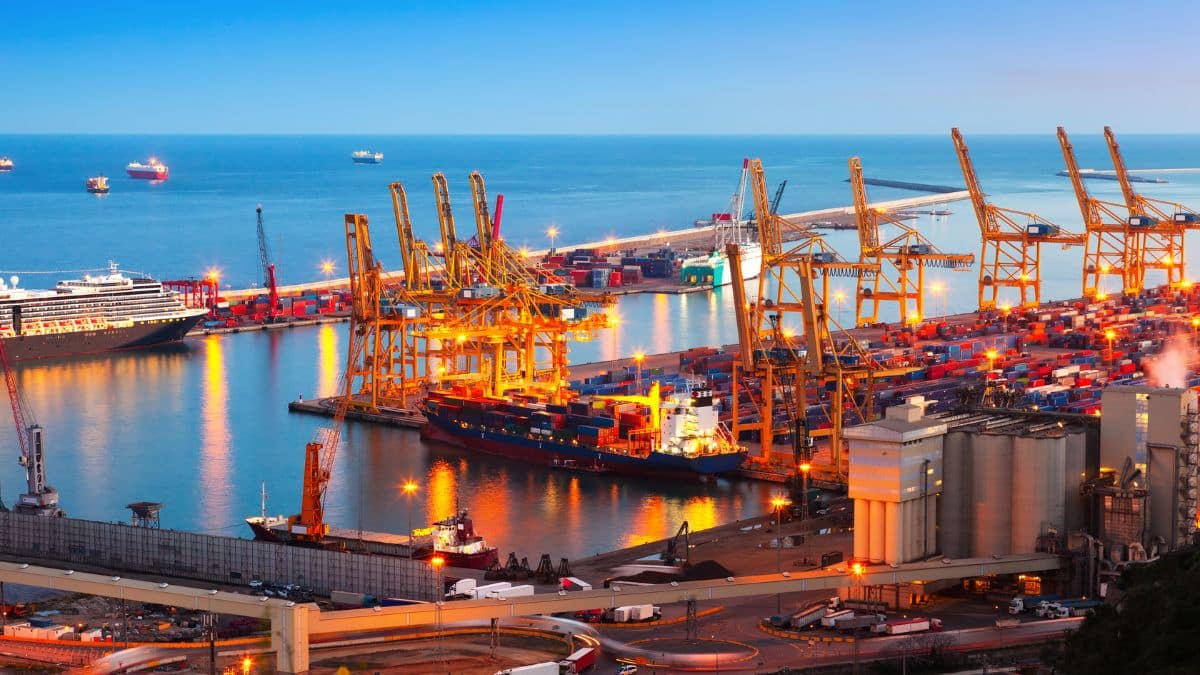 Imagem de porto para debater a lei dos portos