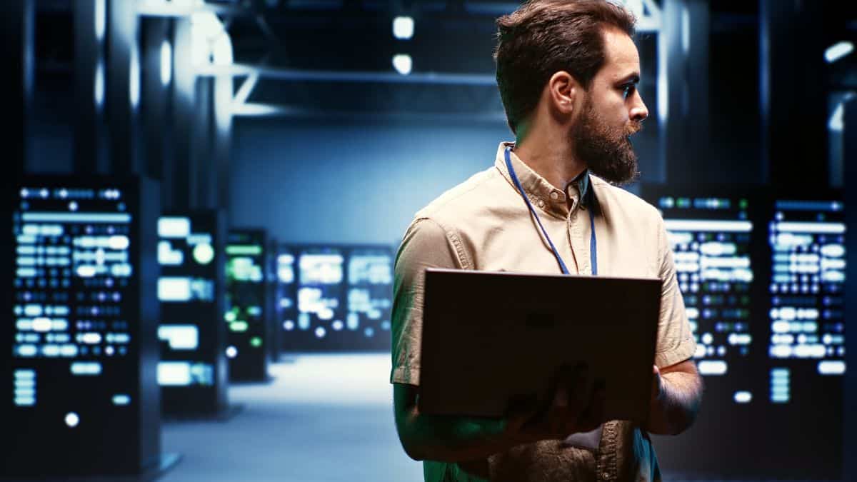 Imagem de data center para representar investimentos da ODATA.