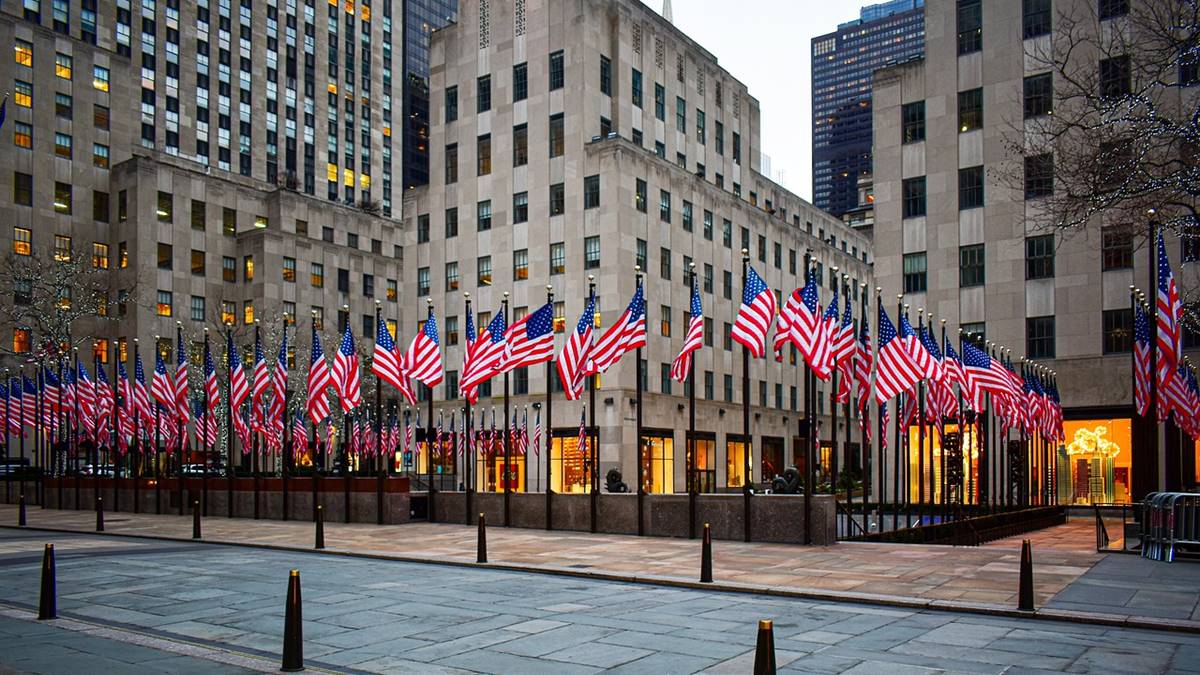 Imagem do 30 Rockefeller Plaza, prédio arranha-céu na cidade de Nova York, nos EUA, onde acontece eleições nesta terça, 5 de novembro