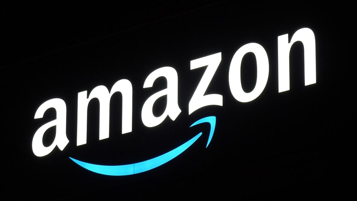 Imagem da logo da Amazon para ilustrar uma matéria jornalista sobre contratações para a Black Friday no Brasil