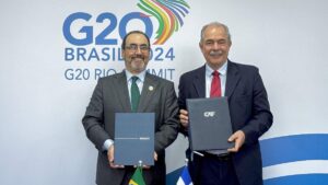 BNDES e CAF firmam contrato de R$ 2,7 bi para projetos sustentáveis no Brasil, com foco em economia verde e reindustrialização.