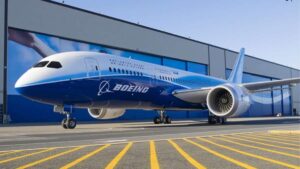 Avião da empresa Boeing, que anunciou uma demissão em massa de 17 mil funcionários.
