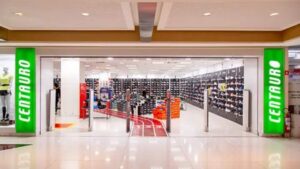 Fachada de loja da Centauro no Shopping Mueller, em Curitiba. Empresa faz parte do Grupo BSF, que divulga balnço do 3T24 hoje (11 de novembro de 2024)