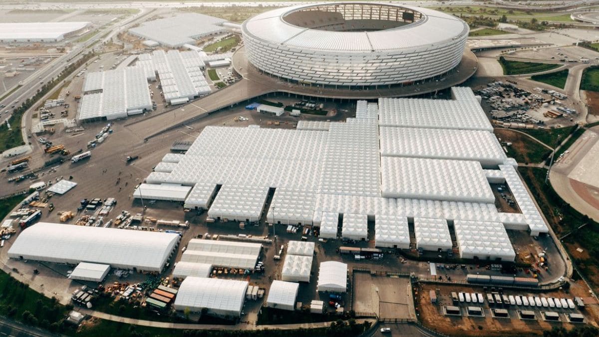 Espaço no qual está acontecendo a COP 29, no Azerbaijão. Bandos de desenvolvimento divulgaram no evento acordo para aumentar meta de financiamento climático.