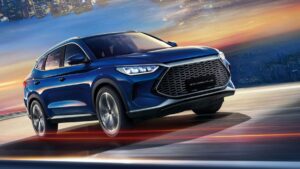Imagem de um carro da BYD para ilustrar a reportagem sobre os carros eletrificados mais vendidos em 2024. --- BYD Veículos elétricos