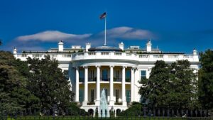 Imagem da Casa Branca, residência oficial dos Estados Unidos para ilustrar a matéria jornalística sobre as propostas econômicas de Donald Trump.