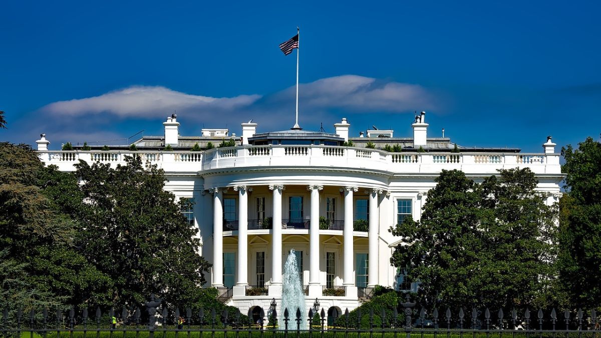 Imagem da Casa Branca, residência oficial dos Estados Unidos para ilustrar a matéria jornalística sobre as propostas econômicas de Donald Trump.