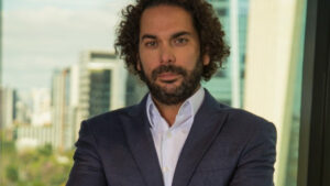 Cláudio Vale, CEO da CVPAR, que comemorou novo marco de gestão de ativos da CVPAR Asset.